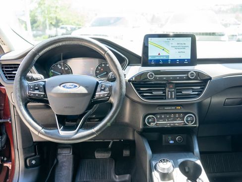 Used 2021 Ford Escape SE w/ SE Sport Appearance Package AWD/4WD image 14