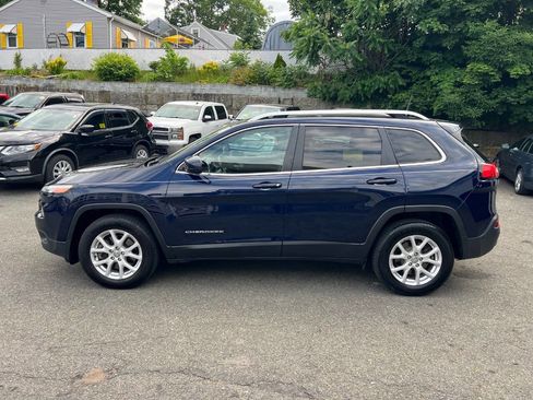 Used 2016 Jeep Cherokee Latitude w/ Cold Weather Group AWD/4WD image 9