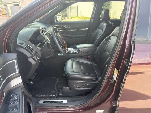 Used 2018 Ford Explorer Platinum AWD/4WD image 2