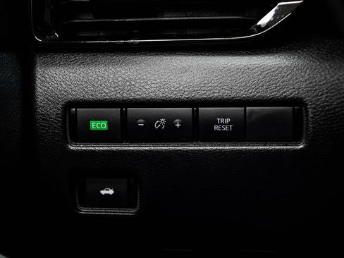 Used 2024 Nissan Sentra SV FWD image 28