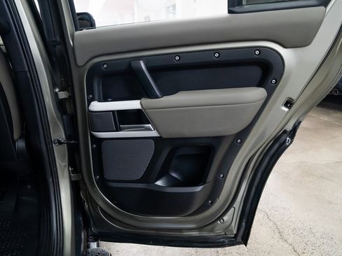 Used 2021 Land Rover Defender 110 SE image 21