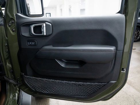 Used 2022 Jeep Wrangler Unlimited Rubicon w/ Trailer Tow Package image 18