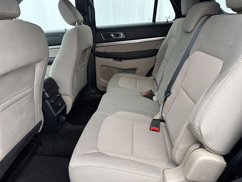 Used 2018 Ford Explorer XLT FWD image 15