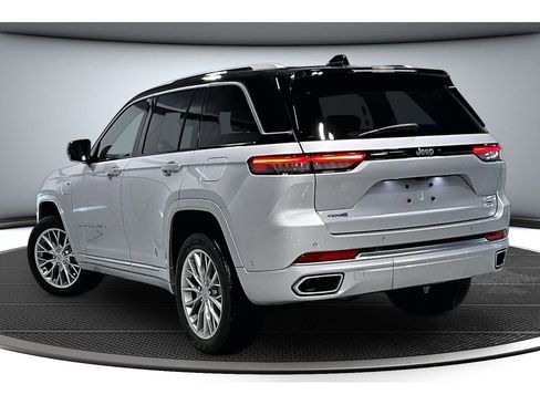 Used 2024 Jeep Grand Cherokee Summit w/ Luxury Tech Group V image 13