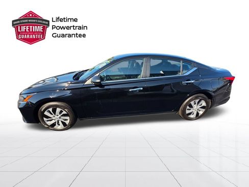 Used 2025 Nissan Altima 2.5 S FWD image 2