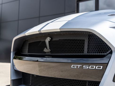 Used 2022 Ford Mustang Shelby GT500 w/ Technology Package RWD image 18