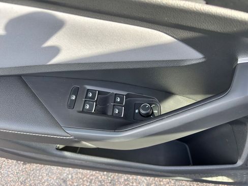 Used 2025 Volkswagen Jetta SE image 20