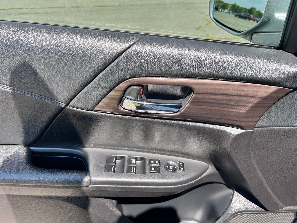 Used 2017 Honda Accord EX image 21