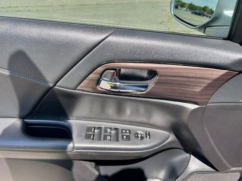 Used 2017 Honda Accord EX image 21