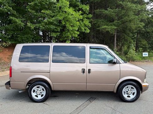 Used 2005 Chevrolet Astro Passenger RWD image 4