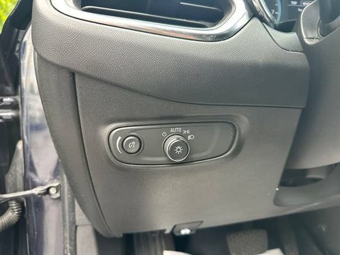 Used 2020 Chevrolet Equinox LS w/ LS Convenience Package FWD image 21