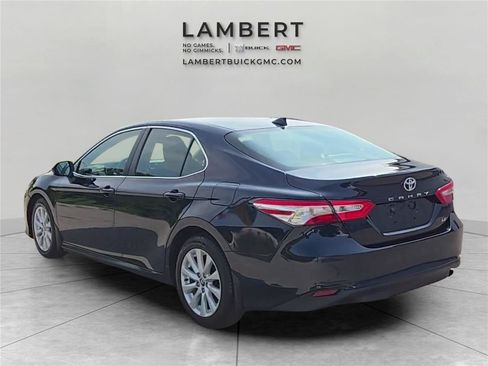 Used 2020 Toyota Camry LE FWD image 3