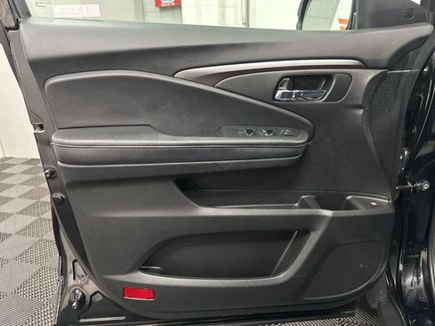 Used 2022 Honda Pilot Sport image 17