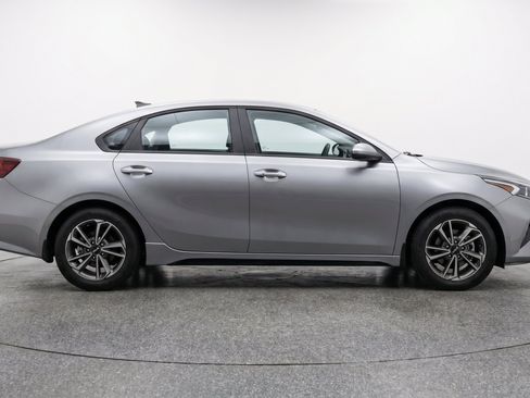Used 2024 Kia Forte LXS FWD image 11