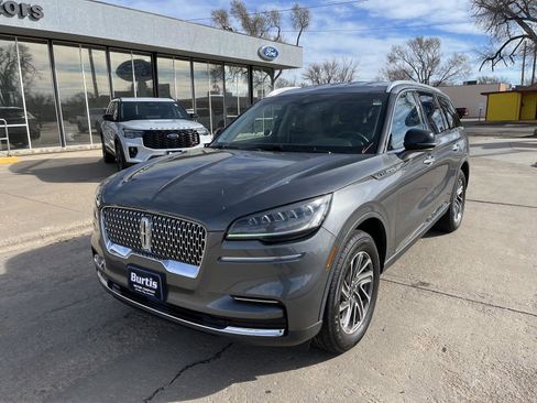 Used 2023 Lincoln Aviator AWD w/ Elements Package image 2