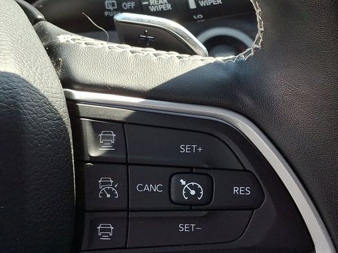 Used 2022 Jeep Grand Cherokee L Limited image 24