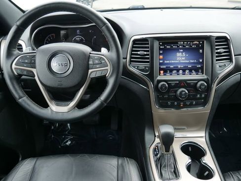 Used 2017 Jeep Grand Cherokee Limited image 16