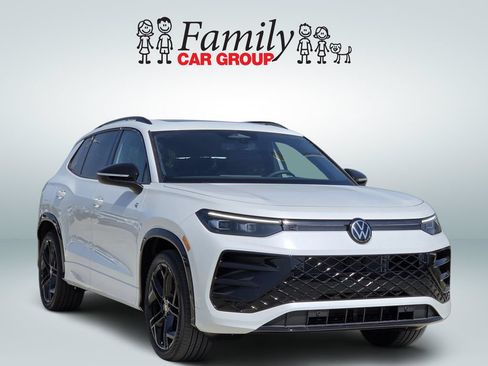 New 2026 Volkswagen Tiguan SE R-Line FWD image 2