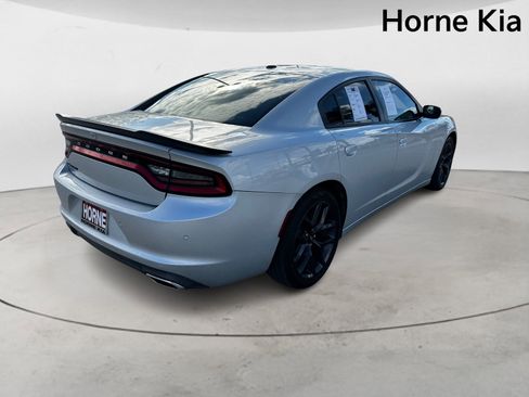 Used 2019 Dodge Charger SXT image 4
