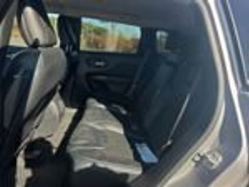 Used 2022 Jeep Cherokee Trailhawk image 13