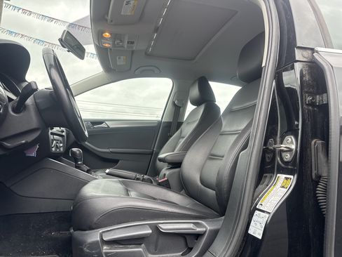 Used 2018 Volkswagen Jetta SE FWD image 12