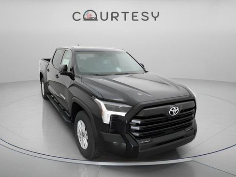 Used 2025 Toyota Tundra SR5 w/ SR5 Convenience Package RWD image 33