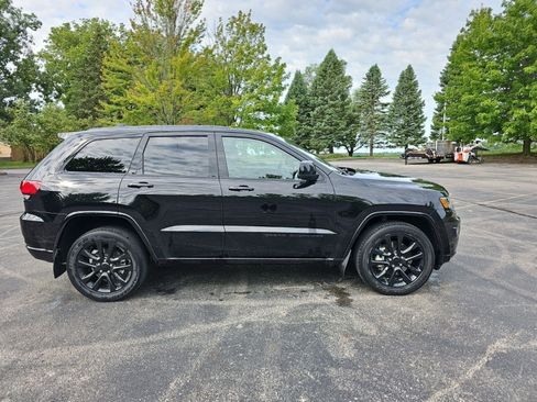 Used 2021 Jeep Grand Cherokee Laredo X AWD/4WD image 7