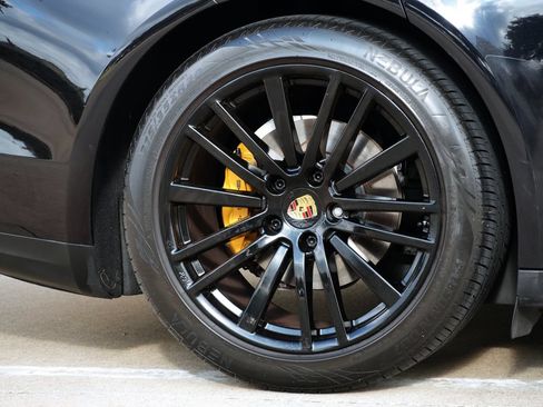 Used 2018 Porsche Panamera 4 AWD/4WD image 30