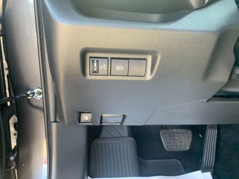 Used 2025 Toyota RAV4 XLE image 32