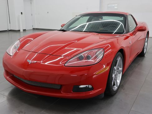 Used 2007 Chevrolet Corvette Coupe w/ Preferred Equipment Group RWD image 6