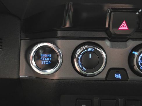 Used 2018 Toyota Tacoma TRD Sport w/ Technology Package AWD/4WD image 35