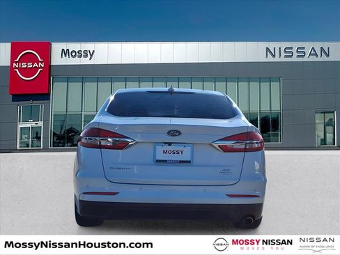 Used 2020 Ford Fusion SE image 6