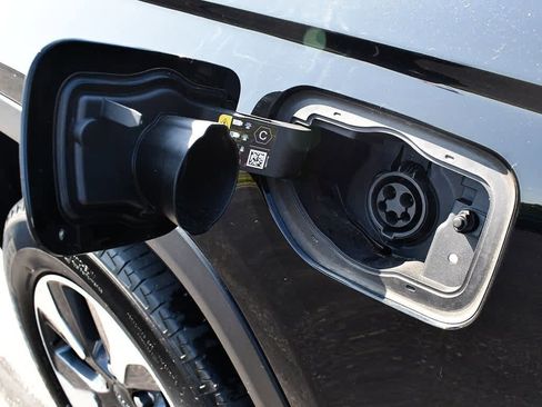 Used 2023 Jeep Grand Cherokee 4WD 4xe image 13