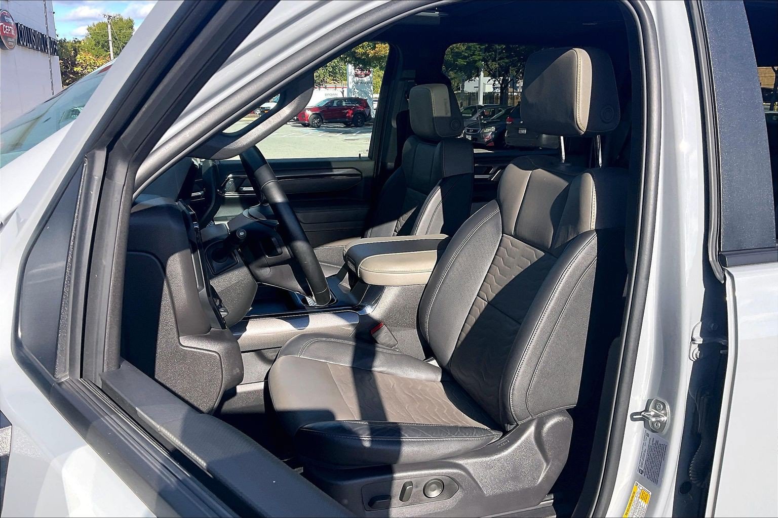 Used 2024 Chevrolet Silverado 2500 ZR2 w/ Technology Package AWD/4WD image 30