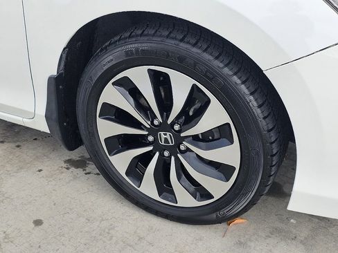 Used 2017 Honda Accord Hybrid Sedan image 7