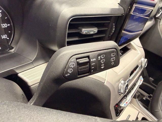 Used 2024 Ford Explorer XLT w/ XLT Sport Appearance Package AWD/4WD image 34