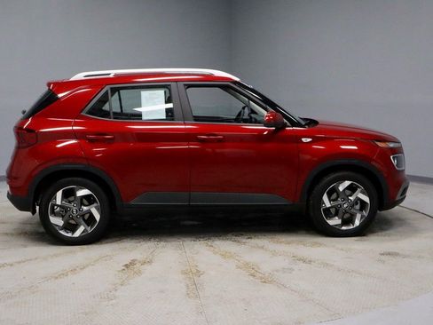 Certified 2025 Hyundai Venue SEL image 15