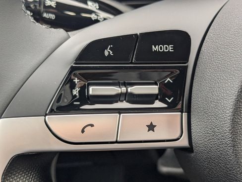 New 2025 Hyundai Elantra SEL image 27