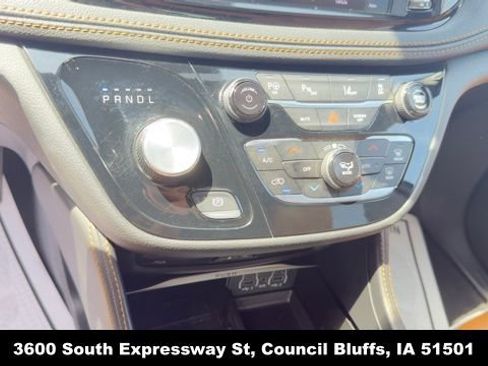 Used 2023 Chrysler Pacifica Pinnacle FWD image 25