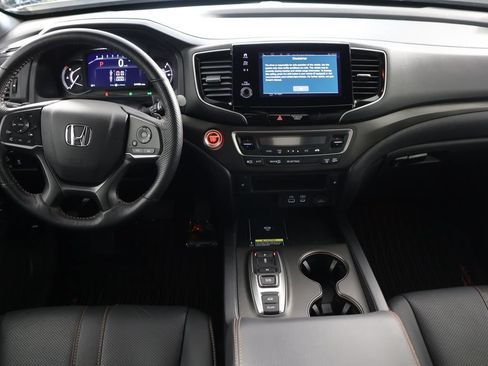 Used 2025 Honda Passport TrailSport image 2