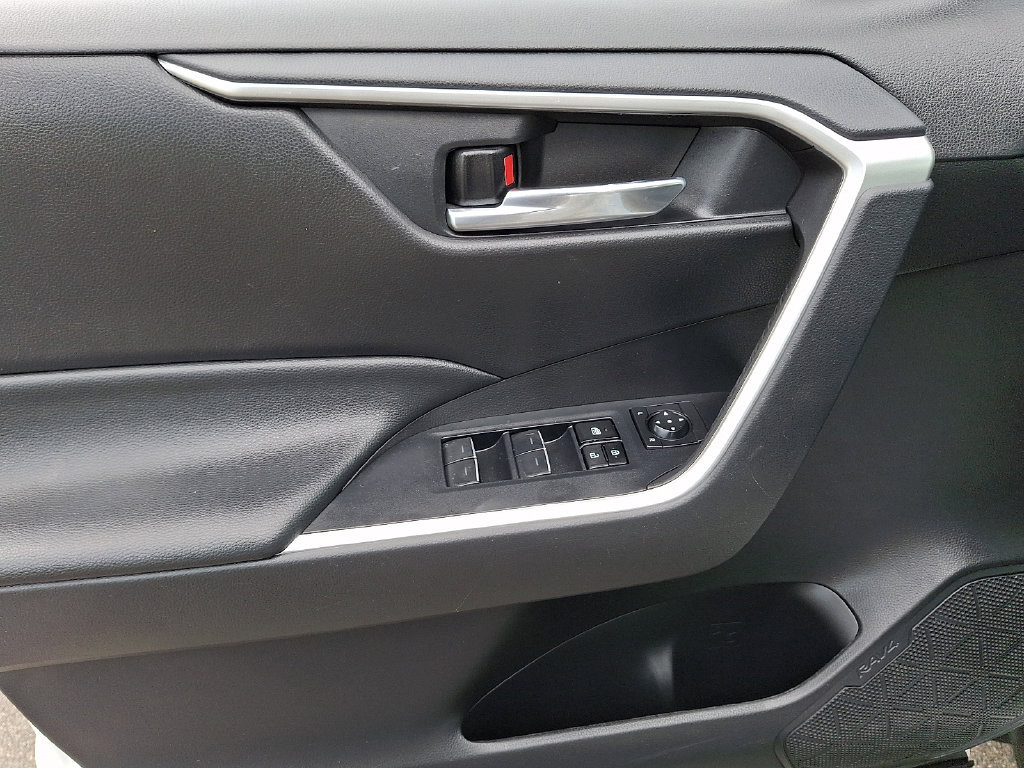Used 2024 Toyota RAV4 XLE AWD/4WD image 9