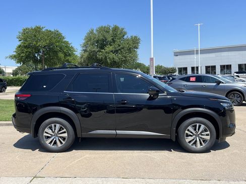 New 2026 Nissan Pathfinder SL FWD image 3
