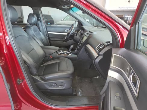 Used 2016 Ford Explorer XLT w/ Equipment Group 202A AWD/4WD image 29