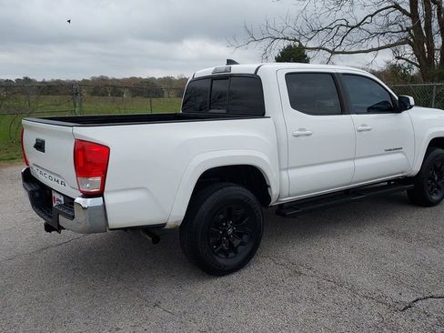 Used 2017 Toyota Tacoma SR5 w/ Tow Package image 3