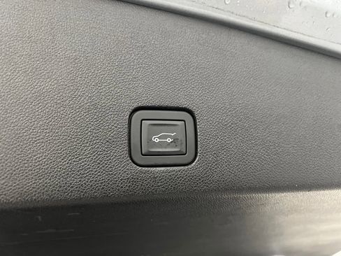 Used 2025 Cadillac XT6 Premium Luxury image 44