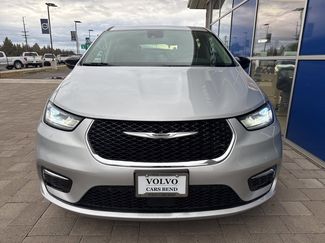 Used 2024 Chrysler Pacifica Touring-L video 2