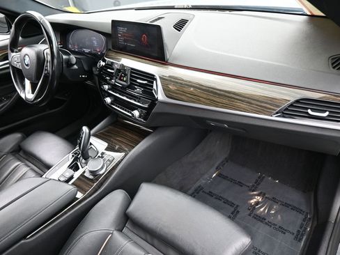 Used 2020 BMW 530i w/ Convenience Package image 44