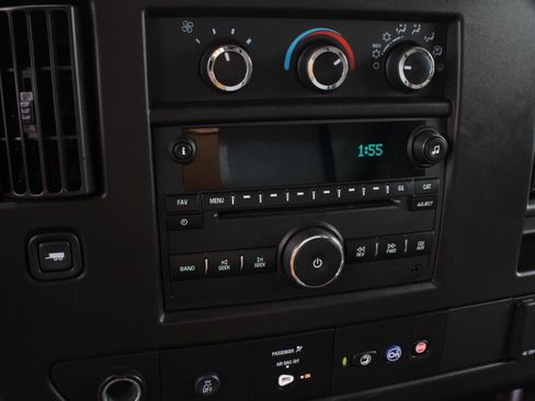 Used 2021 GMC Savana 4500 w/ Power Convenience Package RWD image 10