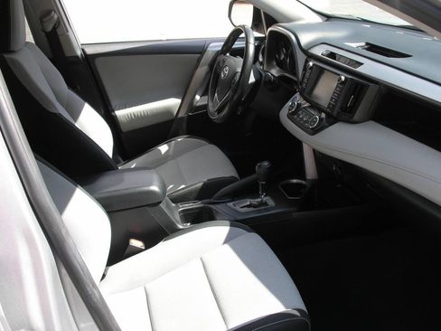 Used 2017 Toyota RAV4 XLE w/ Convenience Package image 8