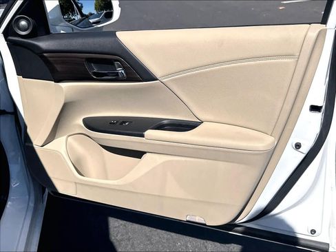 Used 2017 Honda Accord EX-L image 28